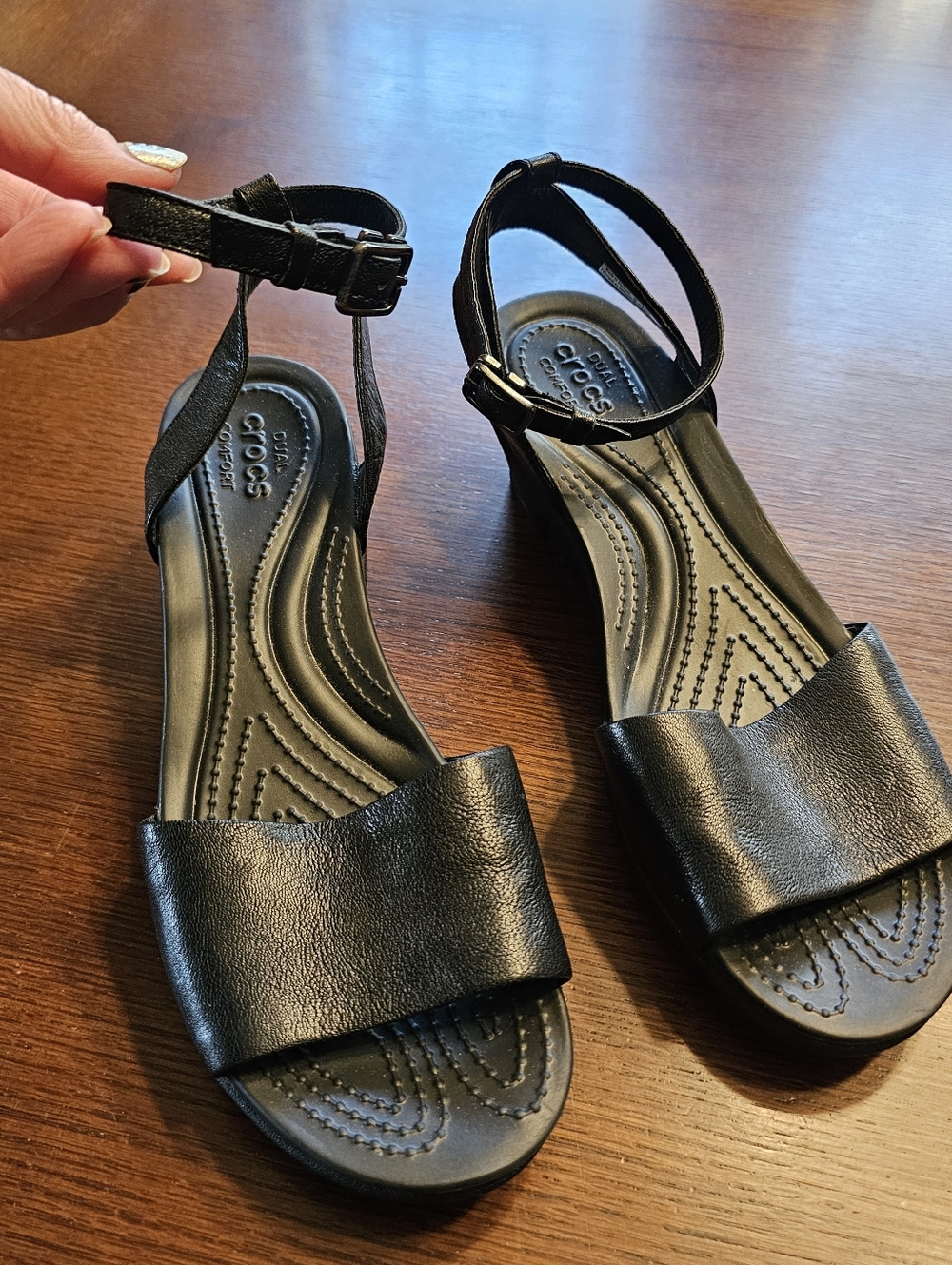 Crocs LeighAnn Black Ankle Strap Wedges Size 8 - Picture 8 of 16